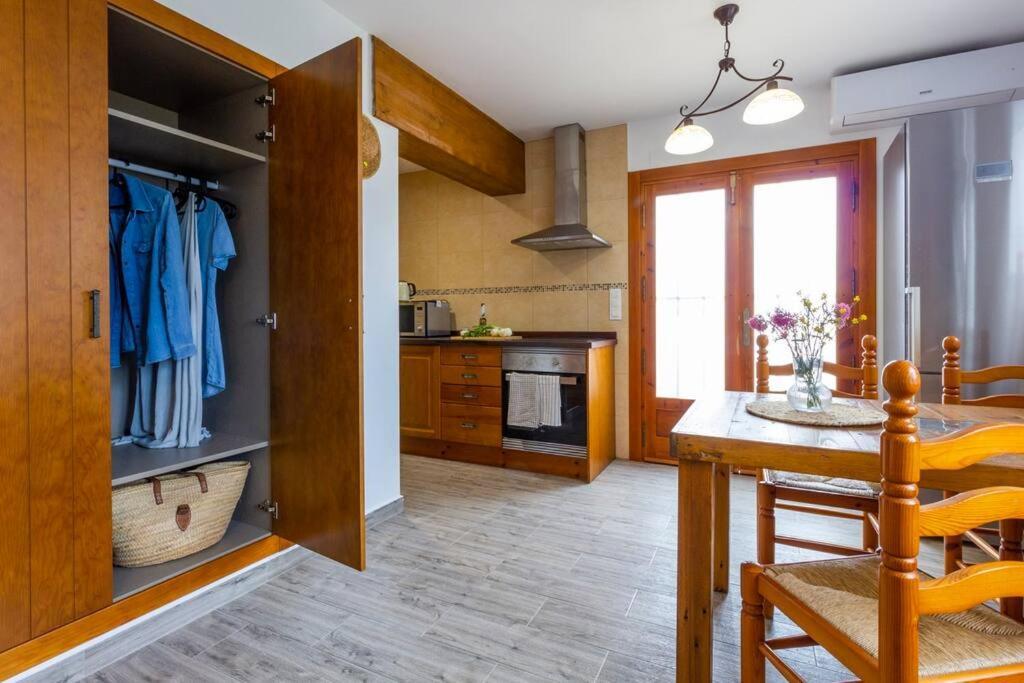 House With Swimming Pool And Amazing Sea And Mountain Views In Montgo, Ferienhaus Dénia