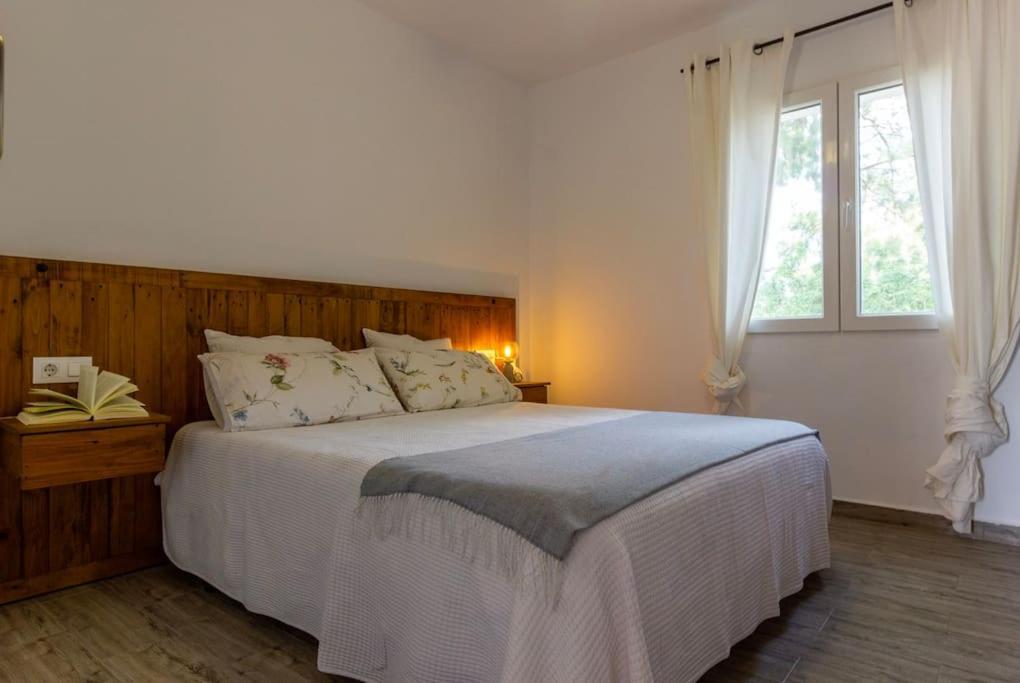 House With Swimming Pool And Amazing Sea And Mountain Views In Montgo,