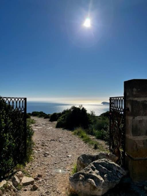 House With Swimming Pool And Amazing Sea And Mountain Views In Montgo, Ferienhaus Dénia